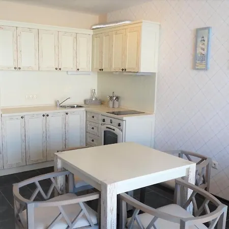 Captain's Island Deluxe * צ'רנומורץ